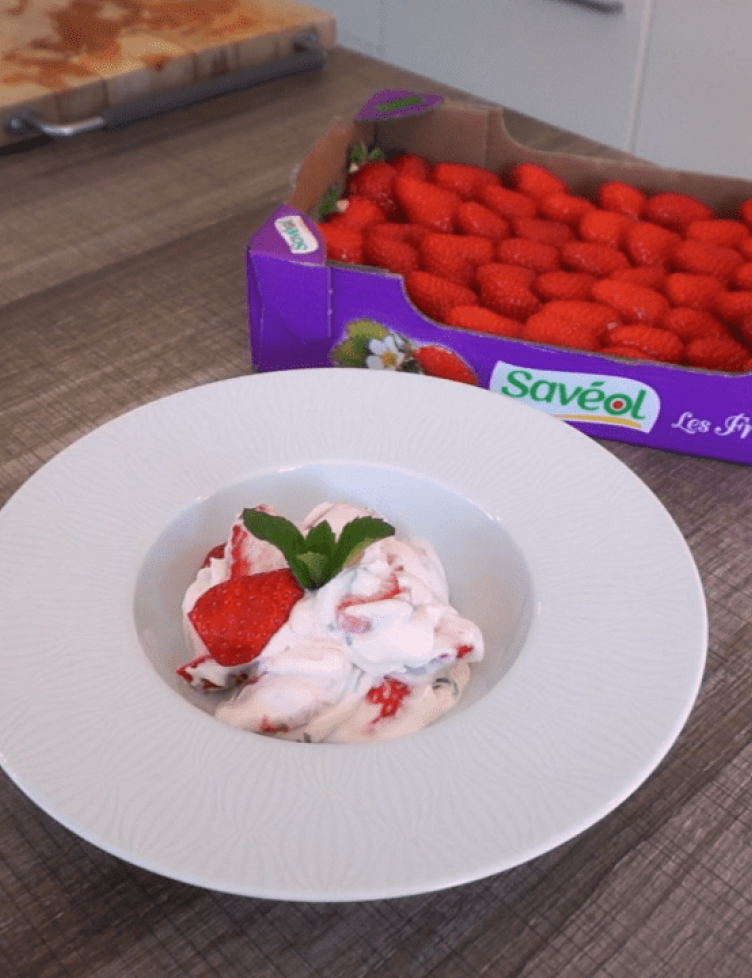 Fraises Savéol accompagnées de fromage frais V2 Fraises Savéol accompagnées de fromage frais V2