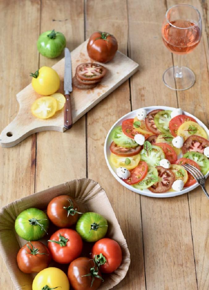 Salade de riz noir au concombre et tomates zébrées vertes de France